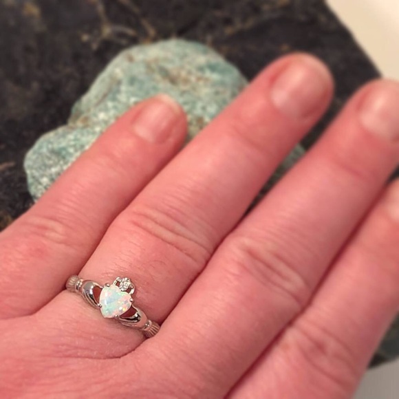 Opal Claddagh Ring - Picture 3 of 5